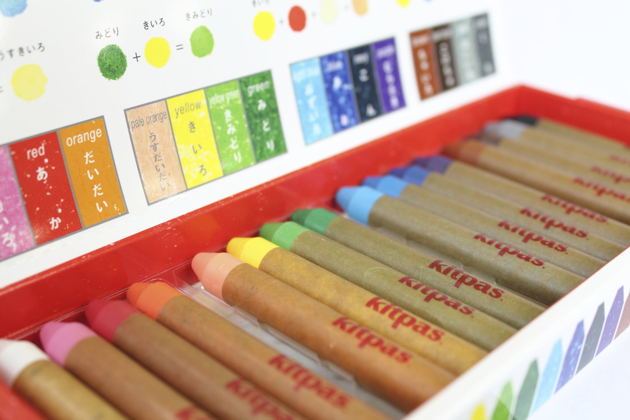 Medium Crayons: 16 Colours - Haliburtons & Co.