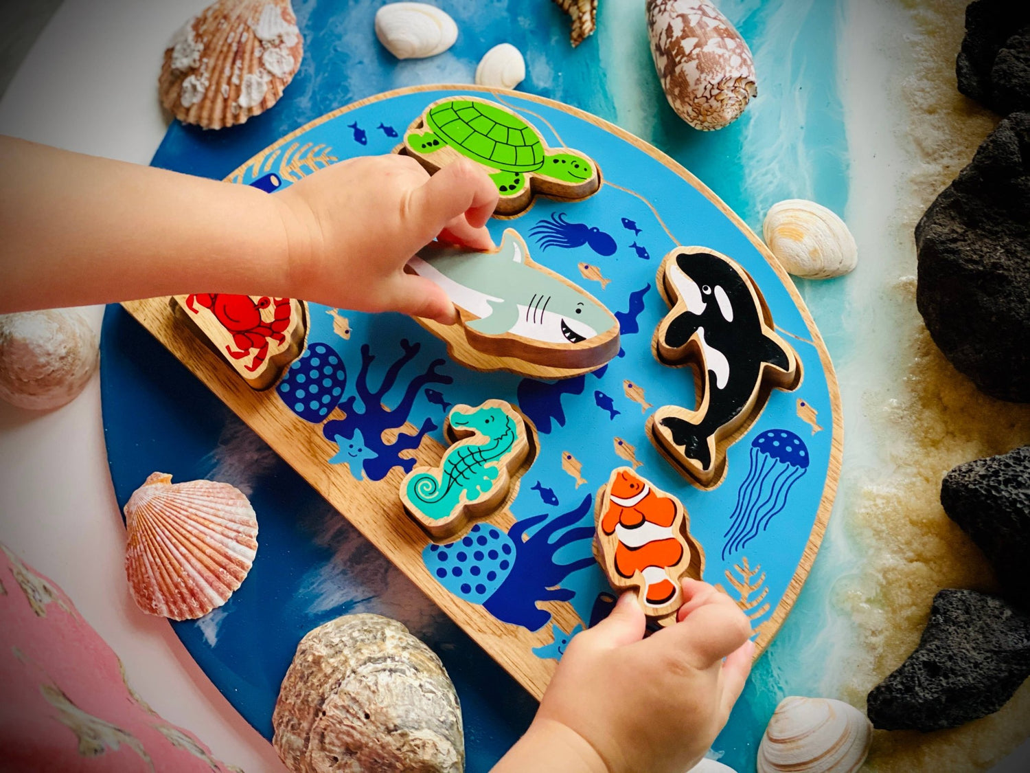 Children's play mat with ocean-themed puzzle